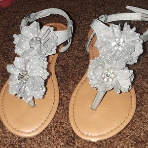 Girls sandles size 10/11